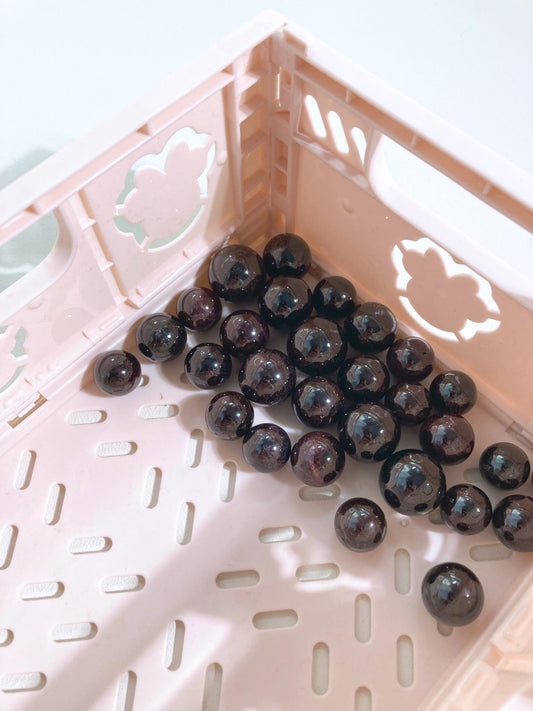 Granat MINI Kugel . Garnet Mini Sphere ca. 1.5cm -High Quality