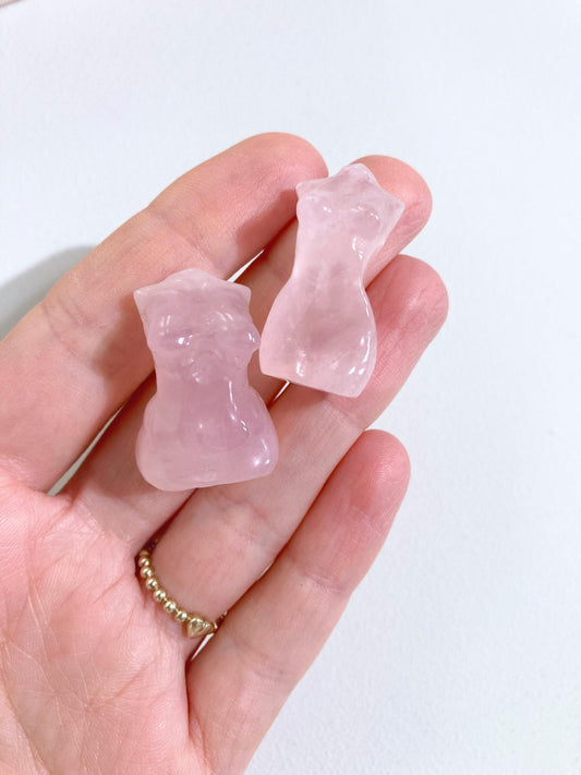 Rosenquarz Mini Göttin Körper . Mini Godess Body 3cm Carving