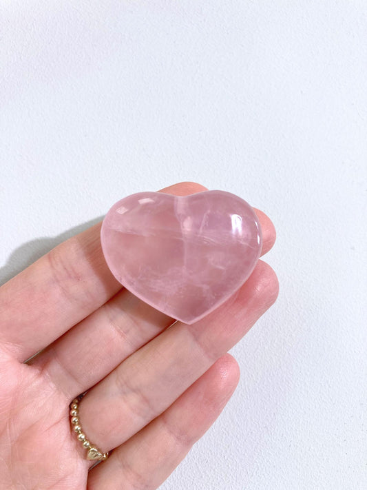 Rosenquarz Mini Herz Carving / Rosequartz Mini Heart Carving xx cm- Handcarved - aus Madagascar -High Quality