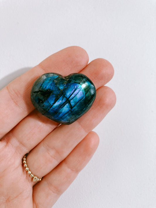 Labradorit NOT so Puffy Herz Carving Handcarved 2-4 cm - High Quality