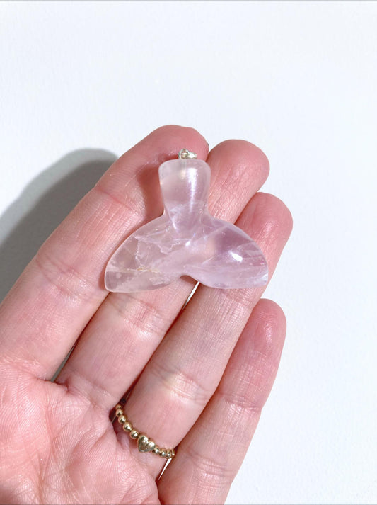 Rosenquarz Meerjungfrau Flosse Anhänger / Rosequartz Mermaid Tale Pendant xx cm- Handcarved - aus Brasilien