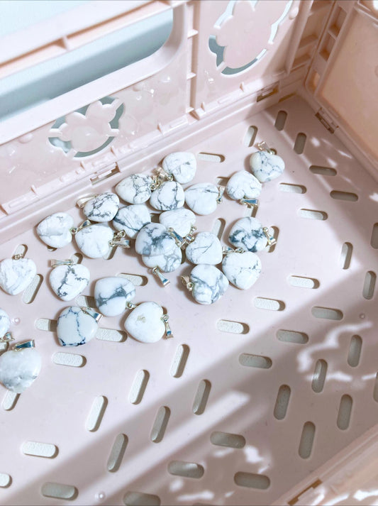 Magnesit Herz Anhänger . Magnesite Heart Pendant