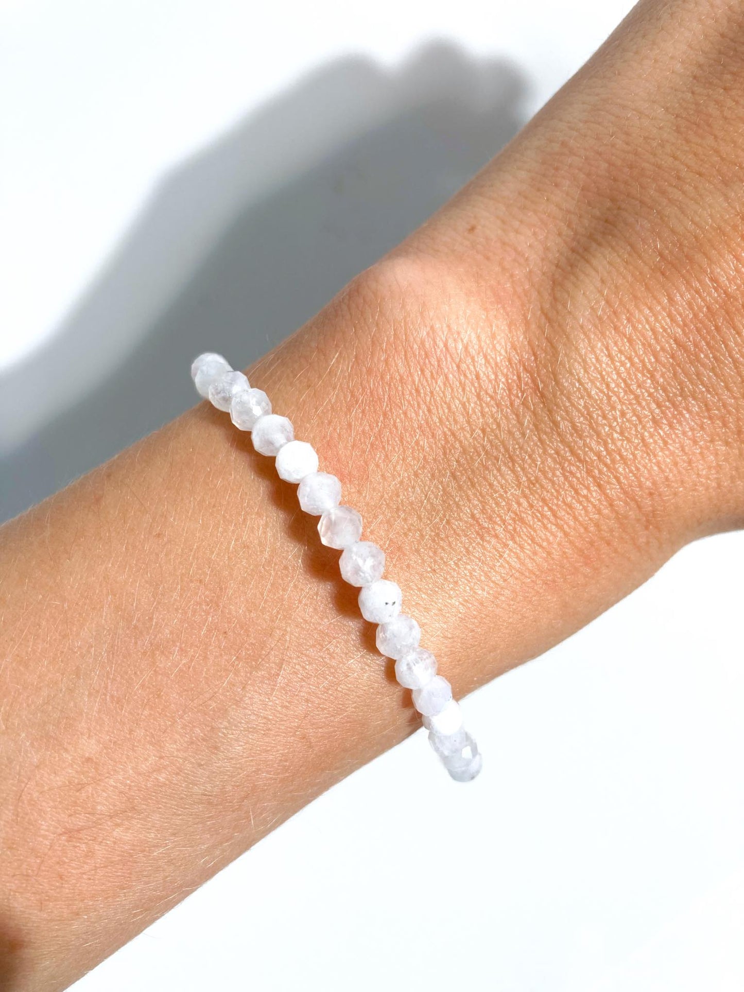Facettiertes weisses Mondstein Armband . Faceted White Moonstone Bracelet 4mm - HIGH QUALITY