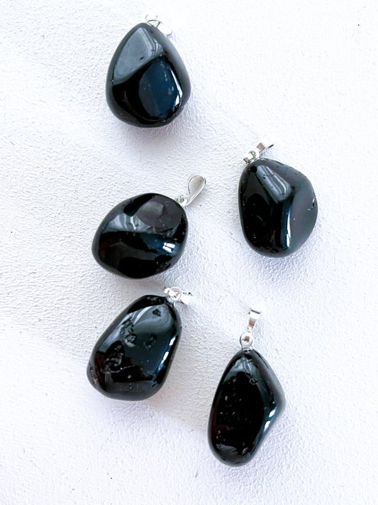 Schwarzer Turmalin . Schörl Trommel Stein Anhänger ca. x cm . Black Turmaline Tumble Pendant - High Quality