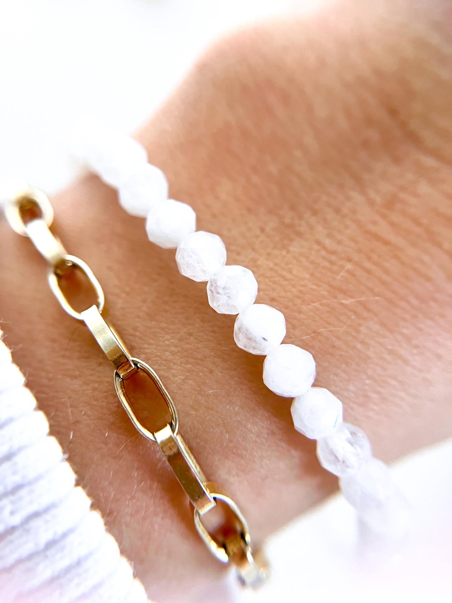 Facettiertes weisses Mondstein Armband . Faceted White Moonstone Bracelet 4mm - HIGH QUALITY