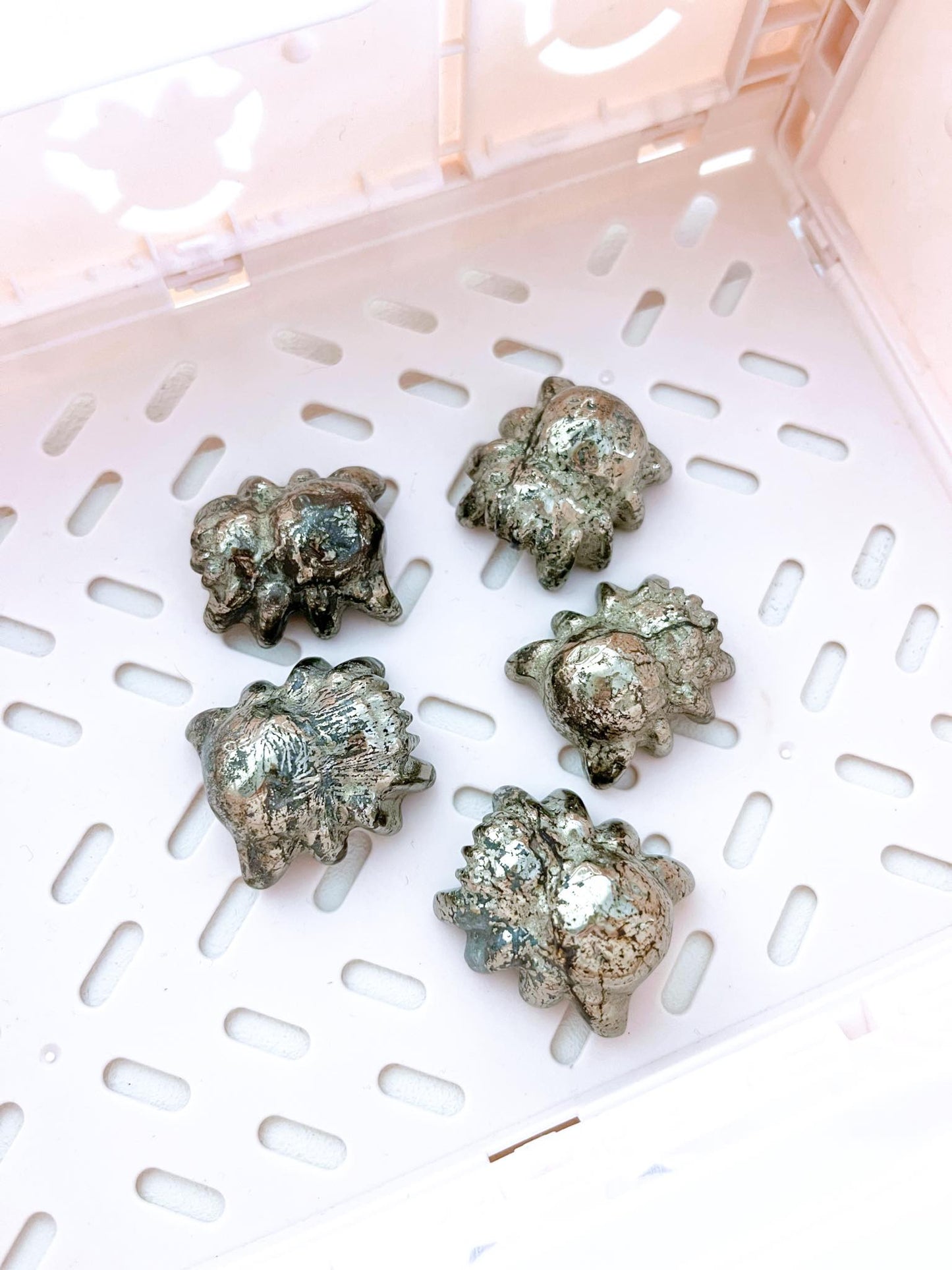 Pyrit Mini Spinne . Pyrite Mini Spider Carving ca. x cm