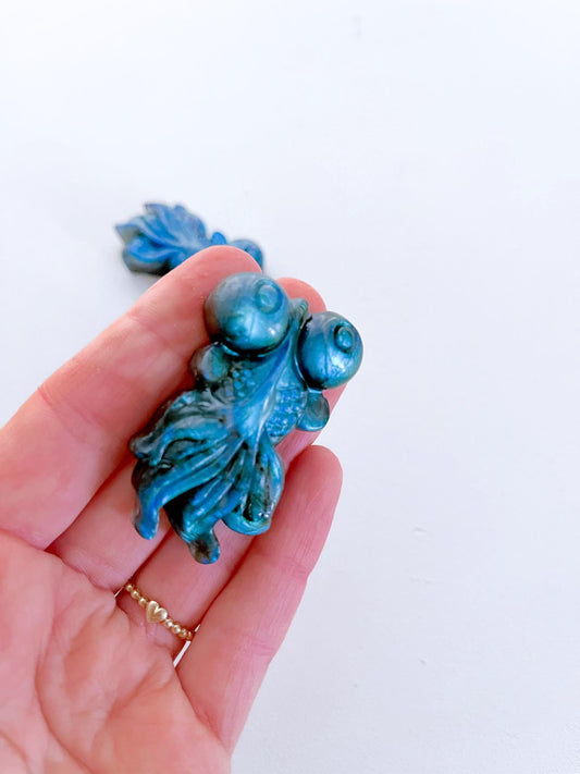 Labradorit Goldfisch Gravur . Labradorite Goldfish Carving ca. xx cm - High Quality