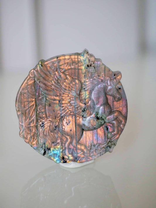 Lila Gold Labradorit Einhorn Gravur . Purple Golden Labradorite Unicorn Carving ca. 4.5cm - aus Madagascar . China