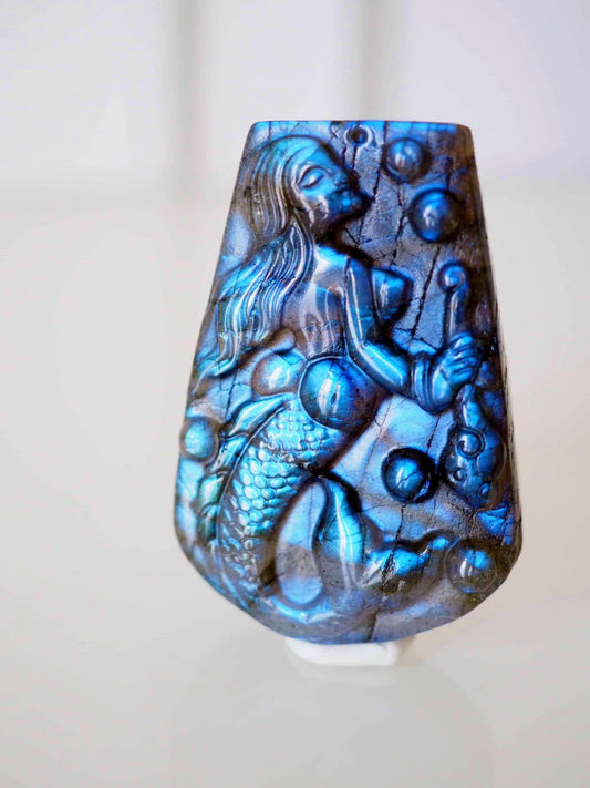Blauer Labradorit Meerjungfrau Gravur . Blue Labradorite Mermaid Carving ca. 5 - 5.5cm - aus Madagascar . China