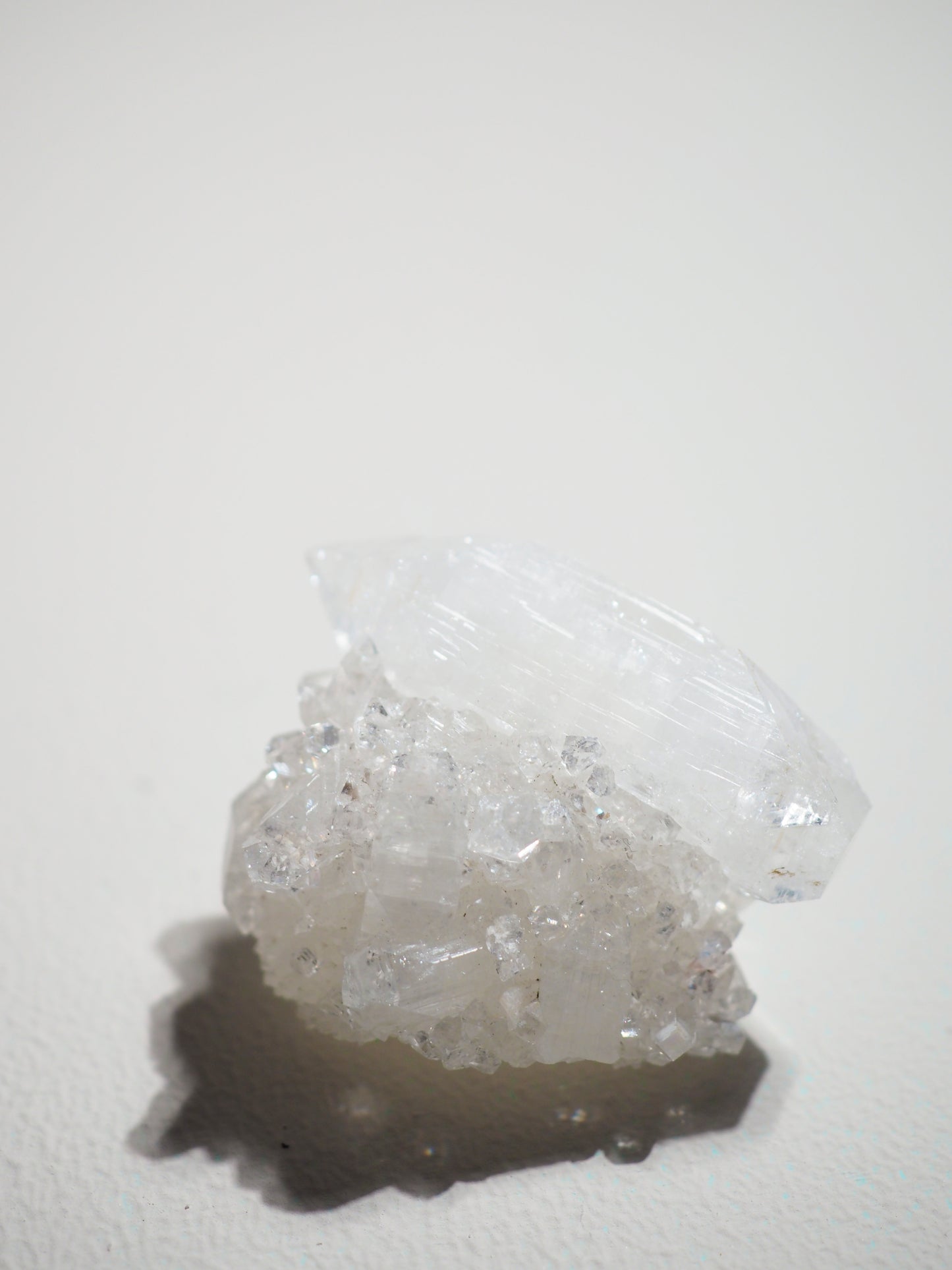 Apophylit Doppelender auf Apophylit mit Regenbögen - aus Indien RARE