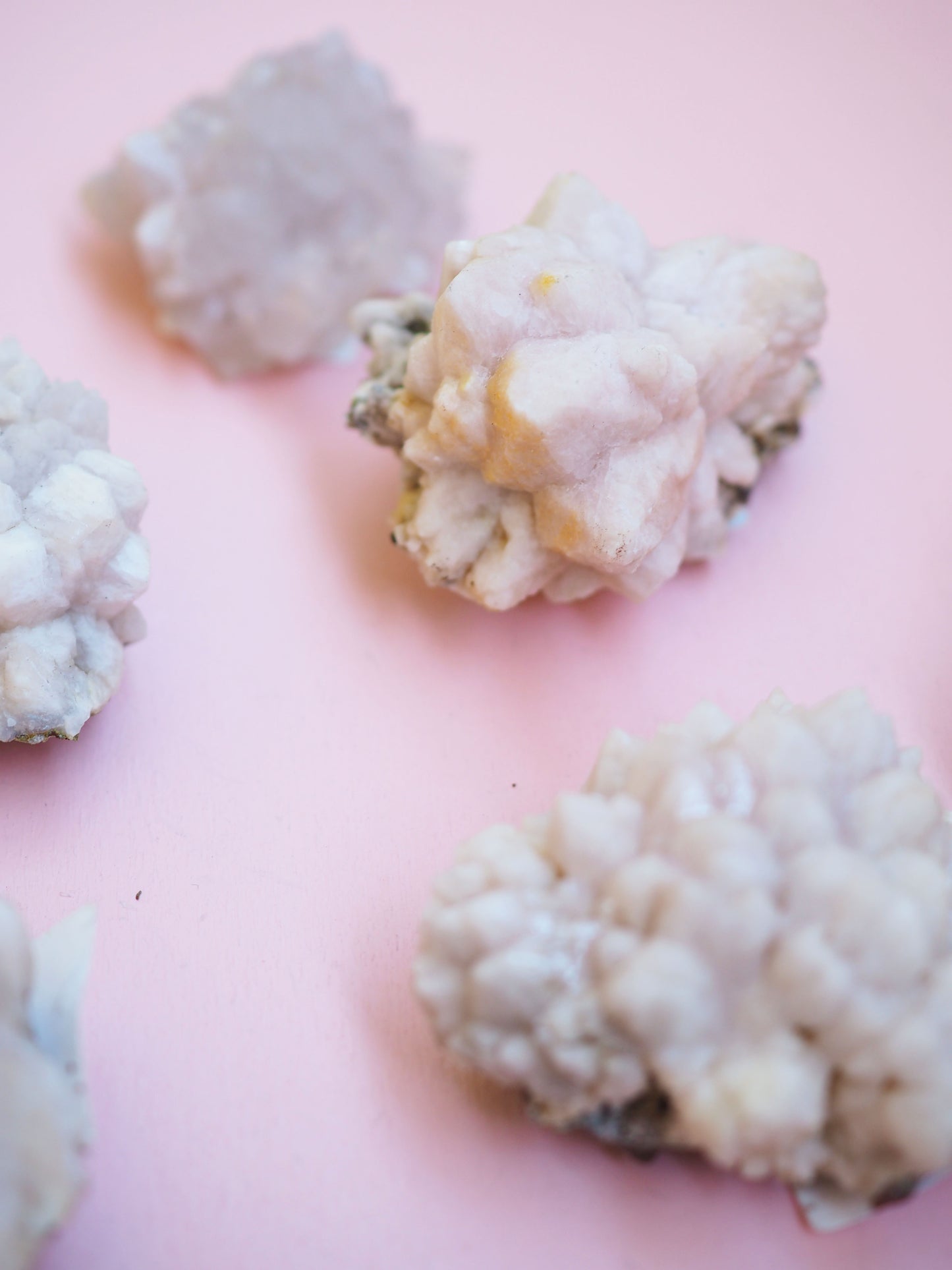 Rosa Eisenquarz Cluster -aus Marokko