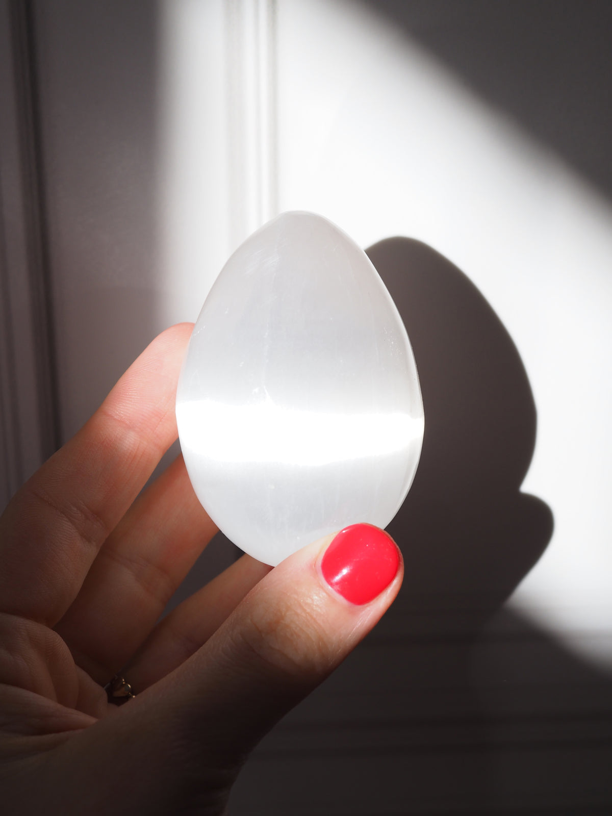 Selenit Ei. Selenite Egg ca. 7cm - aus Marokko Handcarved