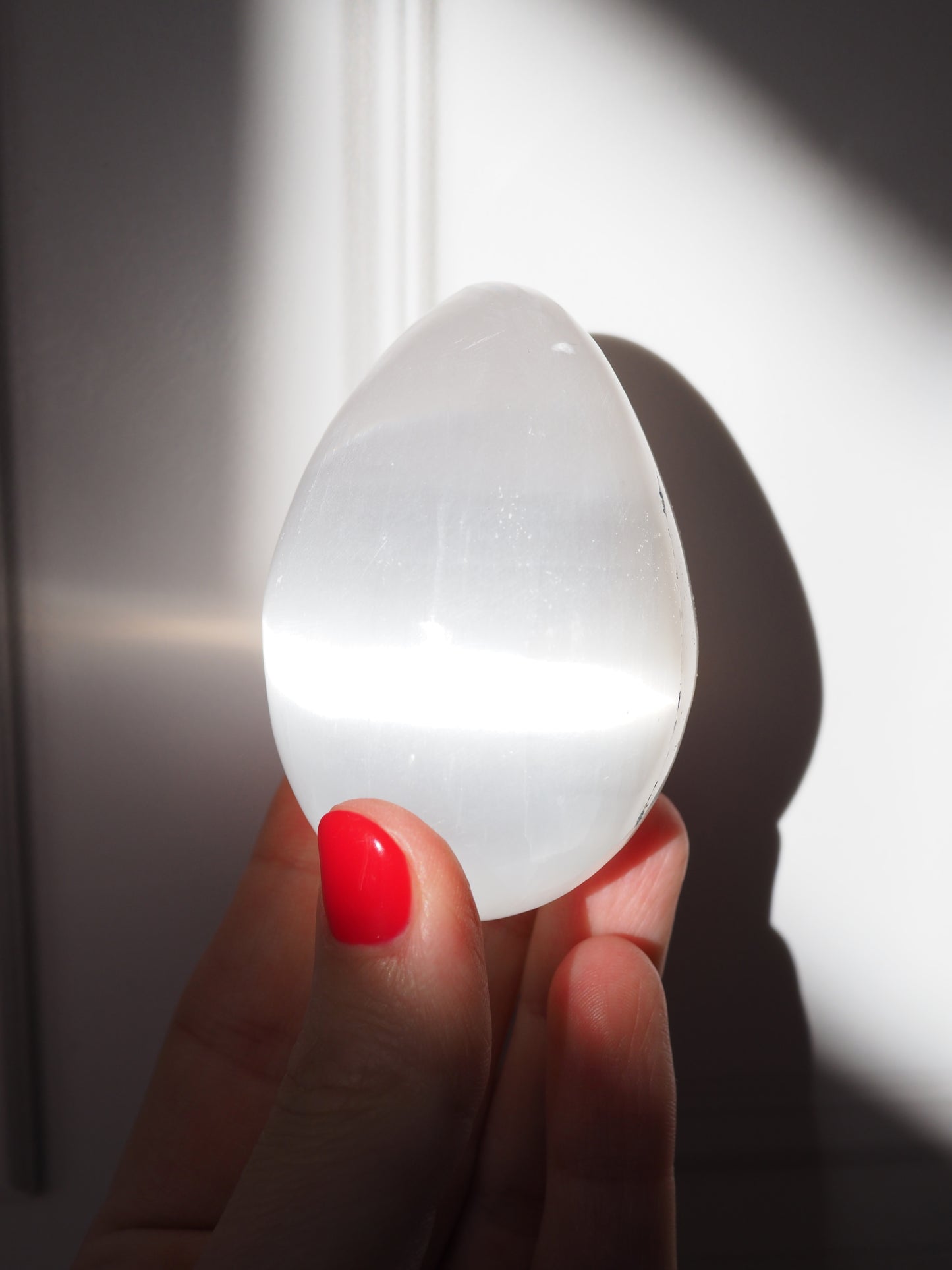 Selenit Ei. Selenite Egg ca. 7cm - aus Marokko Handcarved