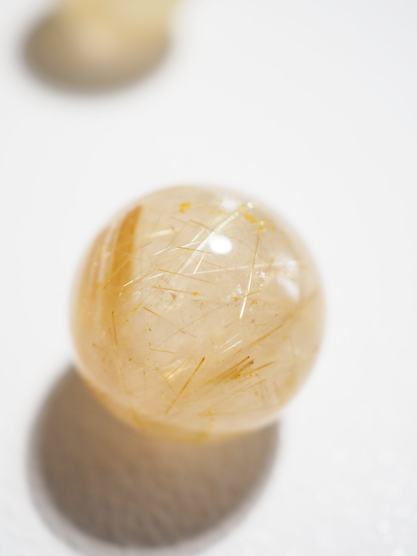 Goldene Rutil Quarz Mini Kugel . Golden Rutile Clear Quartz Mini Sphere ca. 1.5 cm - aus China RARE