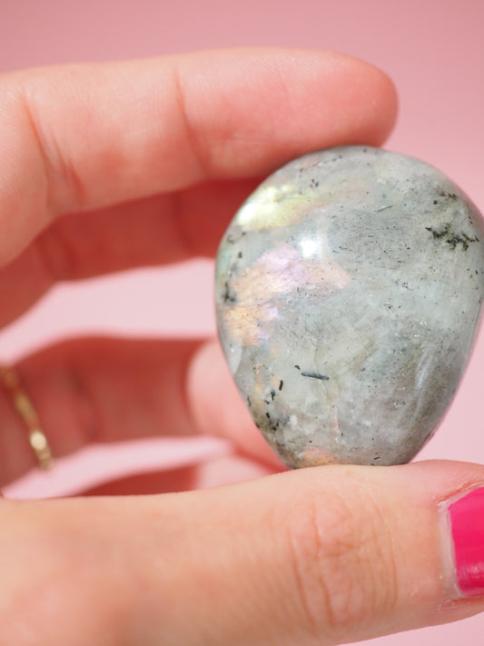 Lila violett Labradorit Palmstone 4 cm (44) - Aus Madagascar