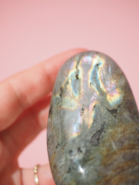 Blue / Regenbogen Labradorit Palmstone x cm (53) - Aus Madagascar