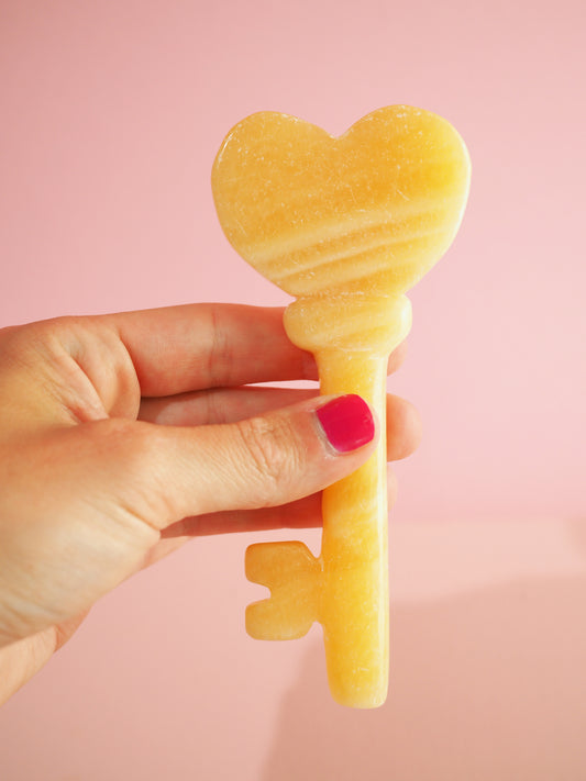 Orange Calcite Heart Key / Orangen Calcit Herz Schlüssel ca.13 cm Handcarved