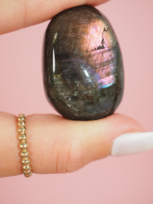Labradorit Handsteine . Labradorite Palmstone SIZE M - Madagascar
