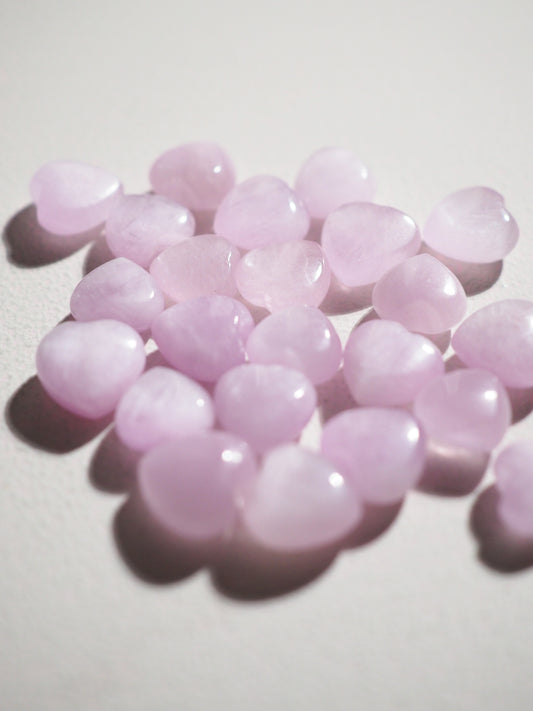 Kunzit Mini Mini Herz . Kunzite Mini Mini Heart ca. 1 cm