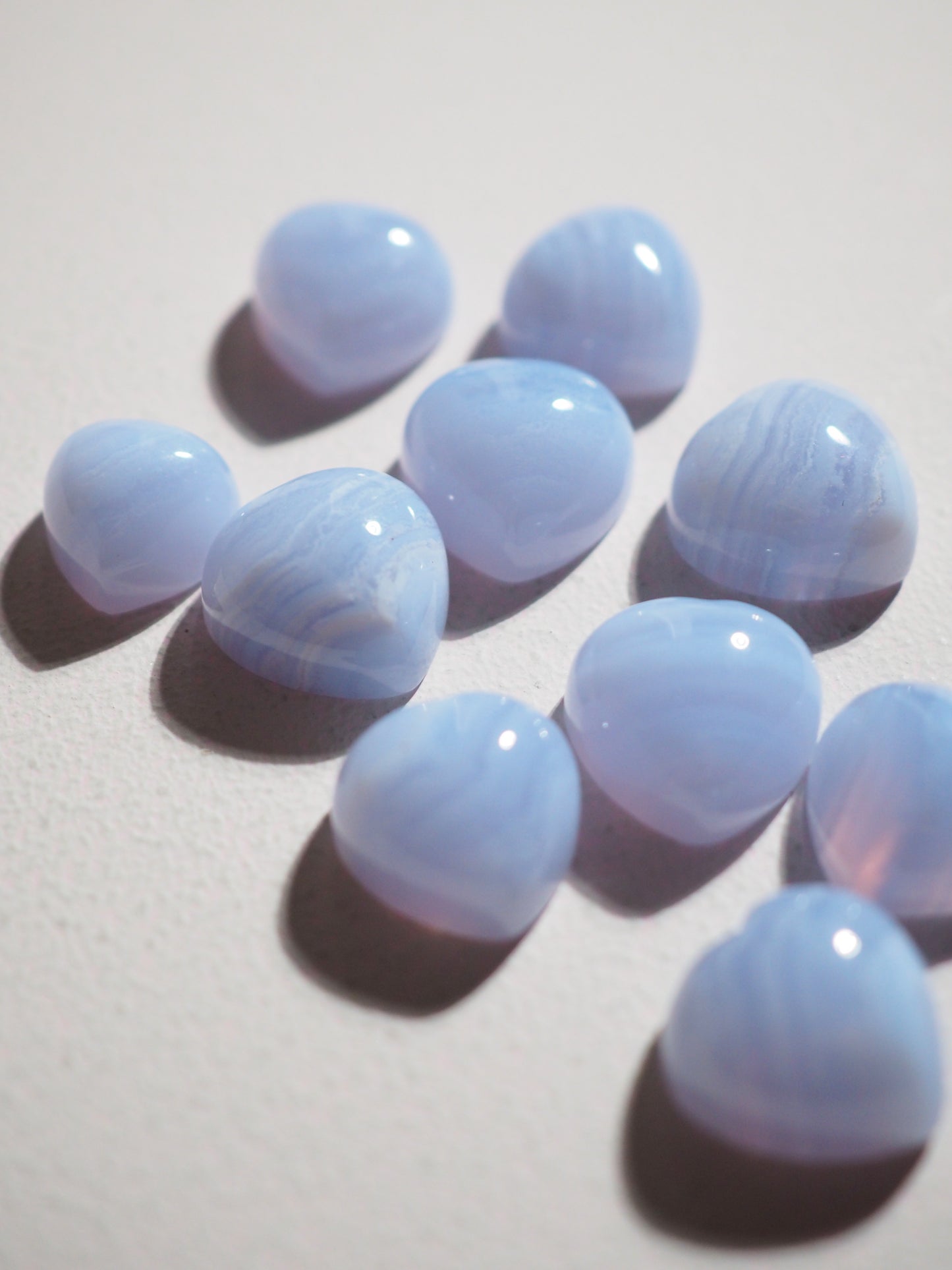 Blauer Spitzen Achat Mini Herz . Blue Lace Agate Mini Heart ca. 1.5 cm - aus Namibia