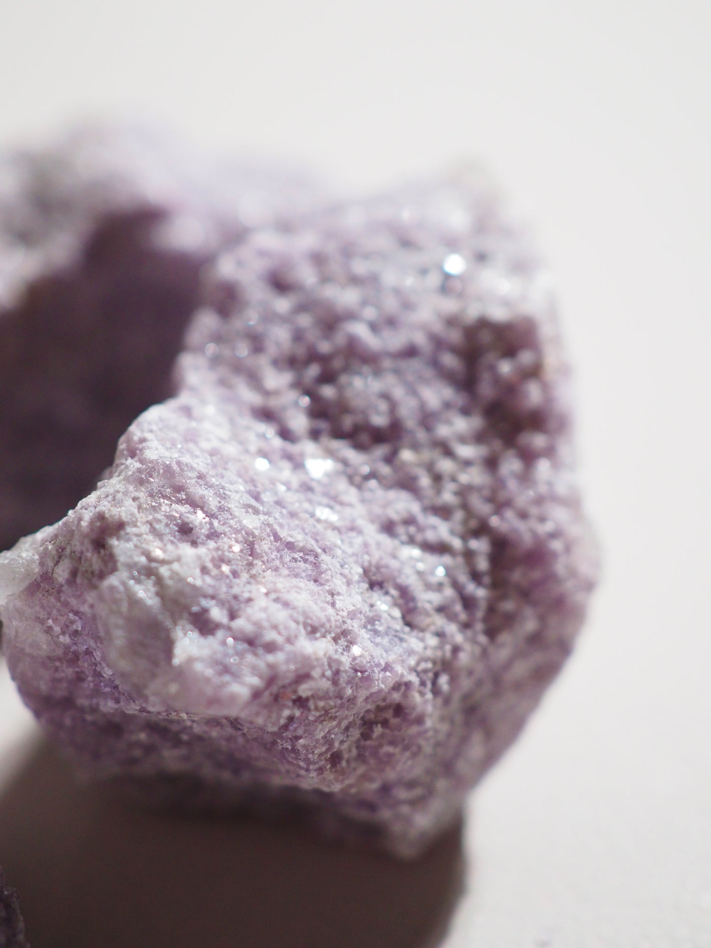 Glitzernder Lepidolit Roh . Sparkly Lepidolite Raw ca. 4 cm