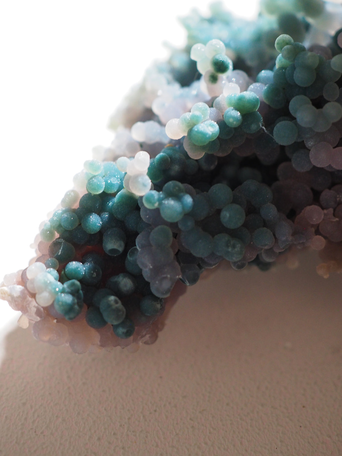 Trauben Achat / Grape Agate . Traubenachat Bicolor "LE DOLPHIN" 15 cm 578 g - aus Mamuju Area West-Sulawesi Indonesien - High Quality RARE COLOR
