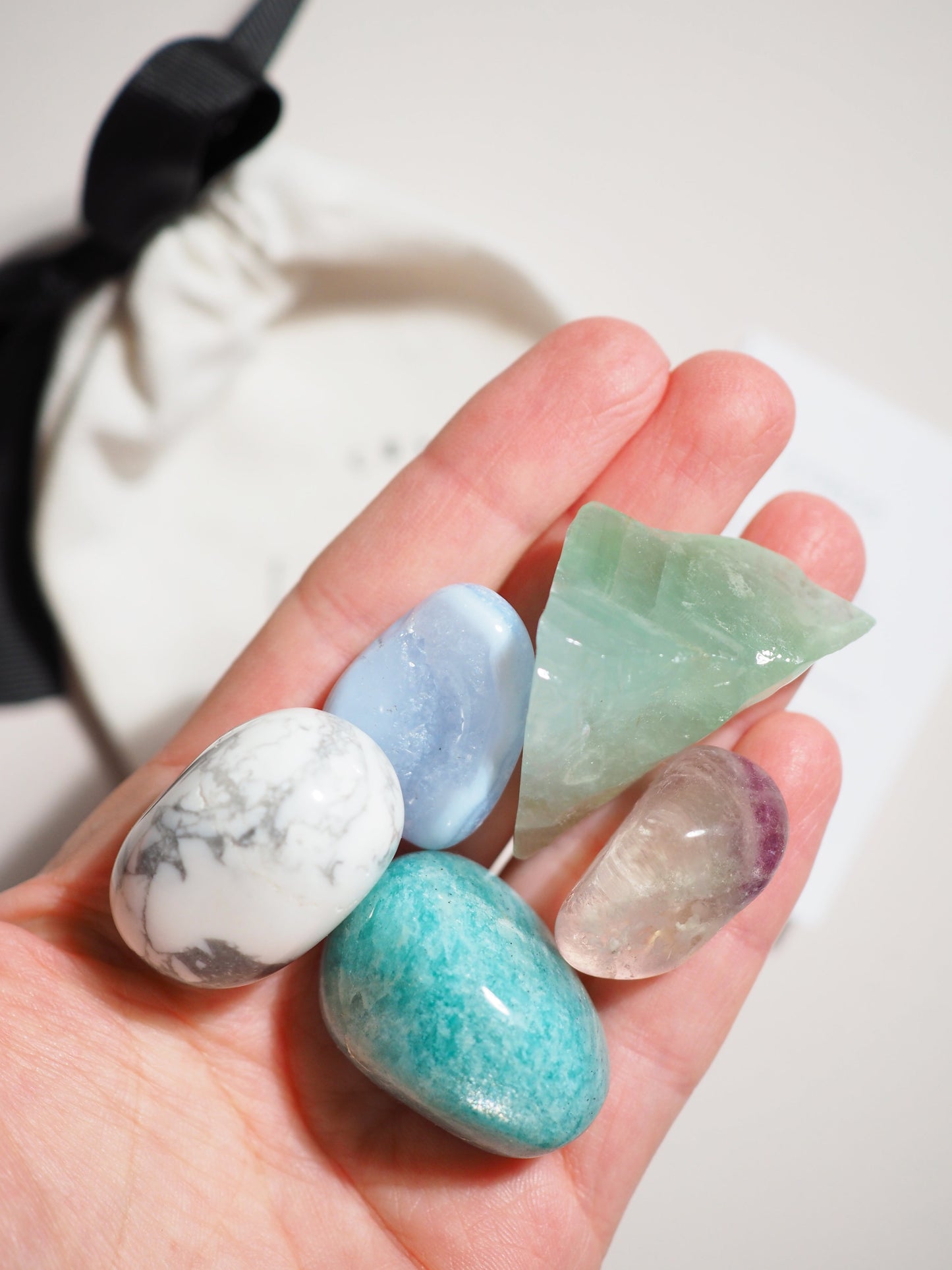Kristall Set Stress . CRYSTAL KIT STRESS . Blauer Spitzenachat . Magnesit . Amazonit . Grüner Calcit . Fluorit