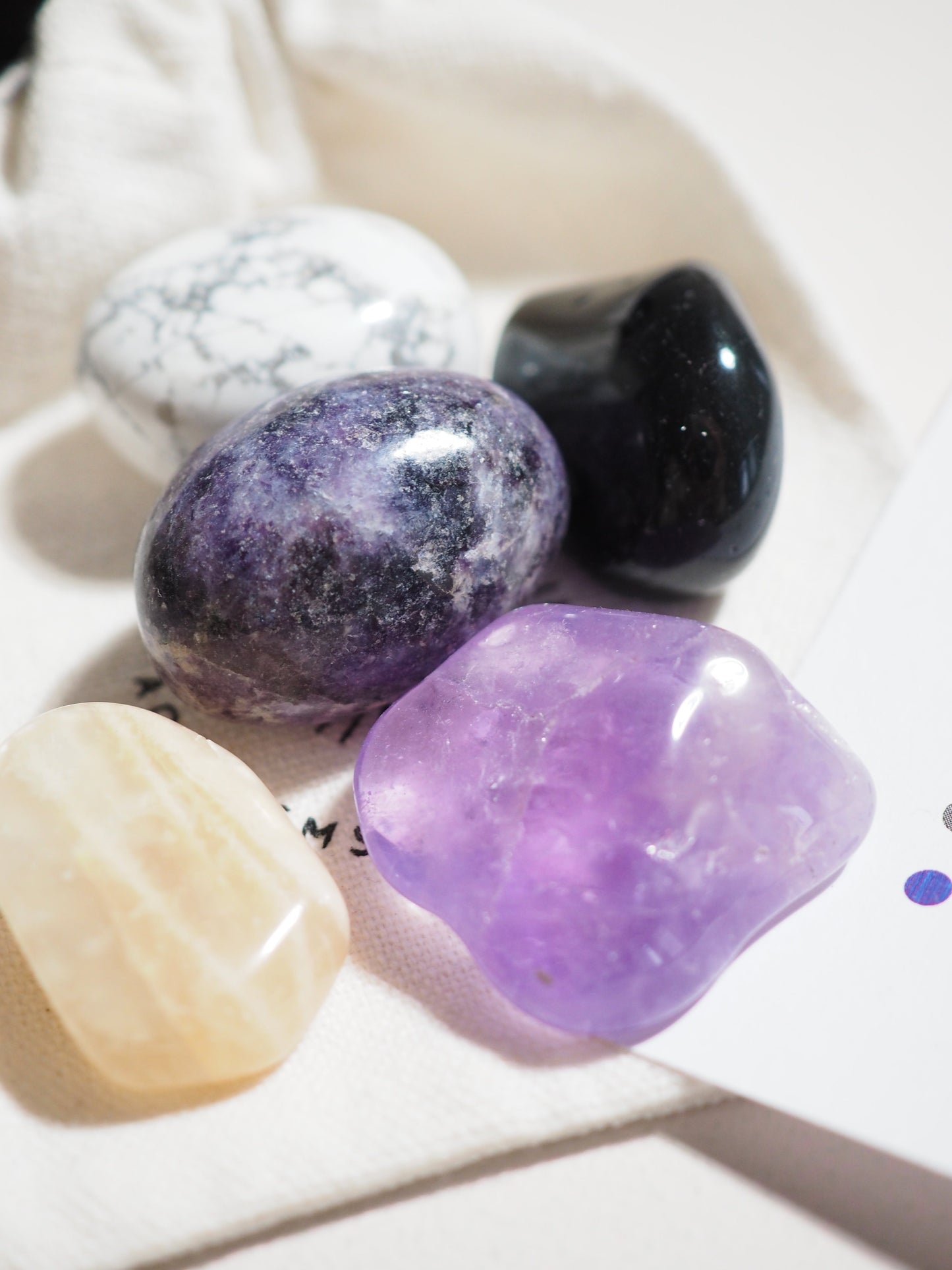 Kristall Set Angst . CRYSTAL KIT ANXIETY . Lepidolite . Mondstein . Obsidian . Magnesit . Amethyst