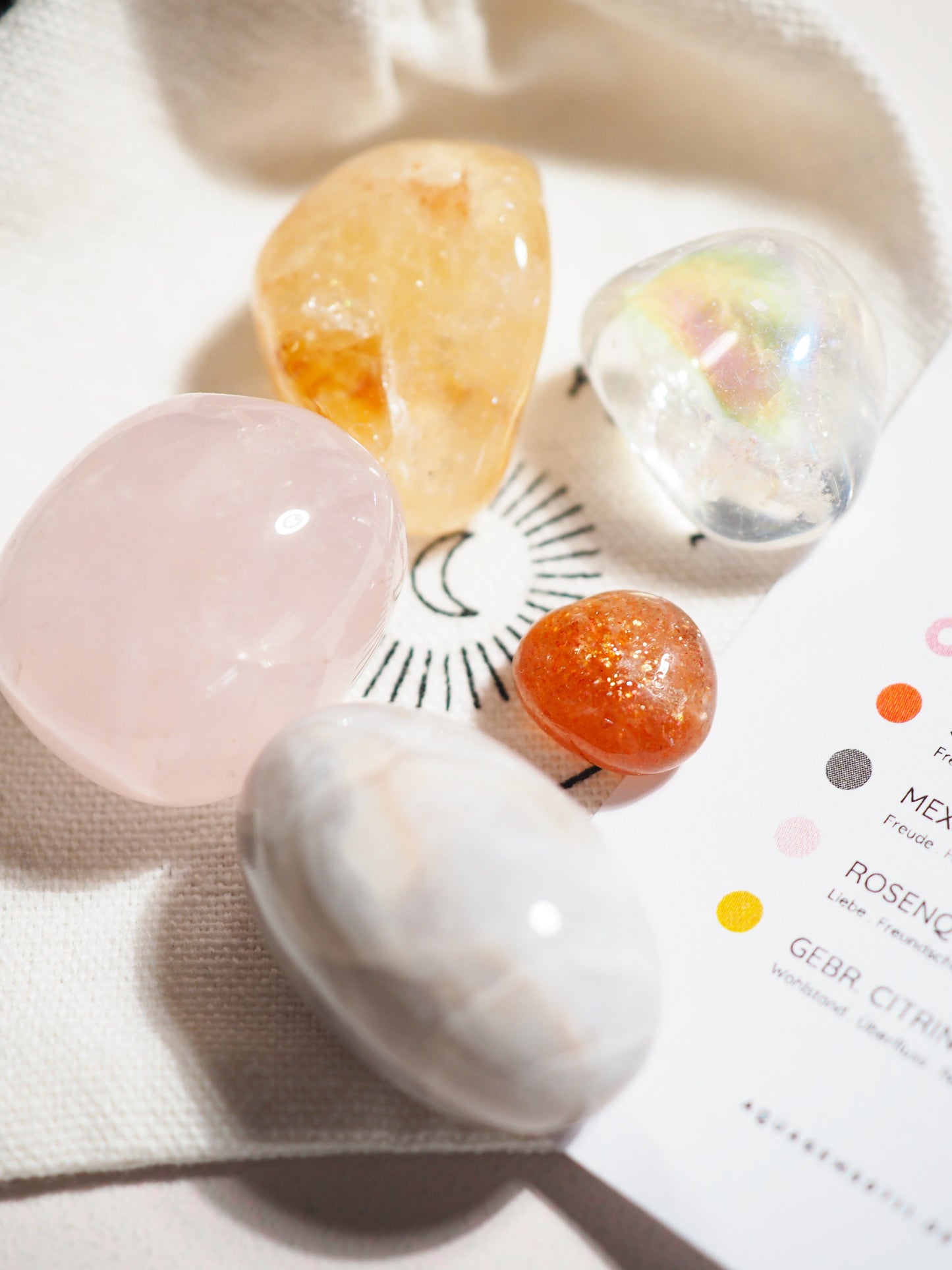 Kristall Set glücklich . CRYSTAL KIT HAPPY . AngelAura Bergkristall . Sonnenstein . Mexikanischer Achat . Rosenquarz . Gebr. Citrin