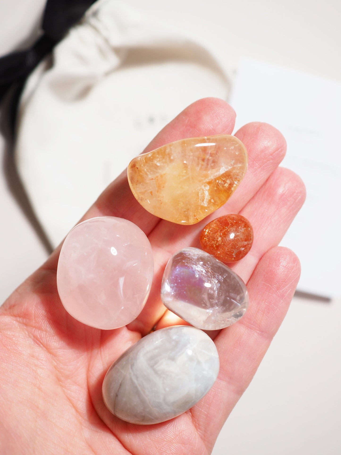 Kristall Set glücklich . CRYSTAL KIT HAPPY . AngelAura Bergkristall . Sonnenstein . Mexikanischer Achat . Rosenquarz . Gebr. Citrin