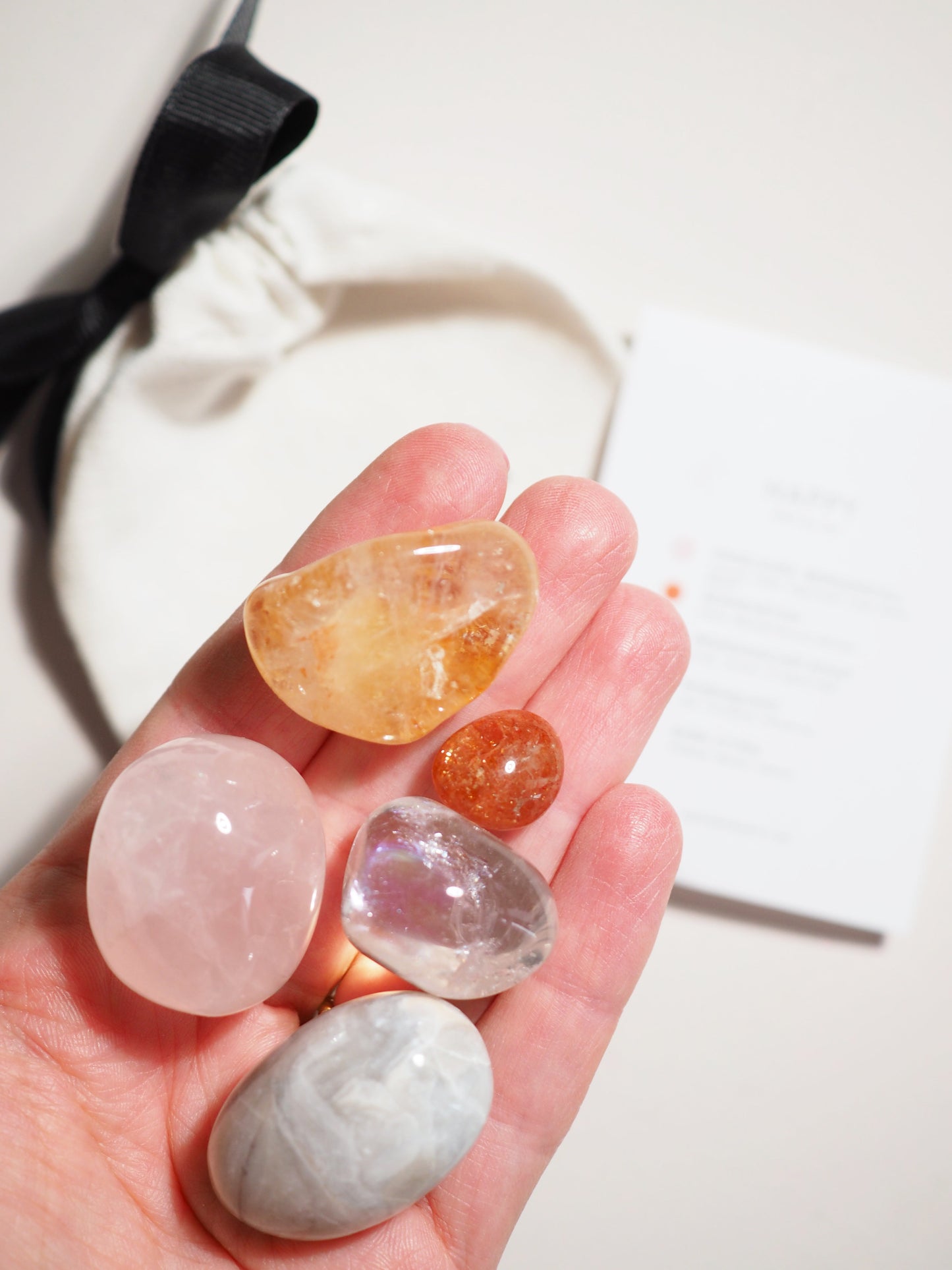 Kristall Set glücklich . CRYSTAL KIT HAPPY . AngelAura Bergkristall . Sonnenstein . Mexikanischer Achat . Rosenquarz . Gebr. Citrin