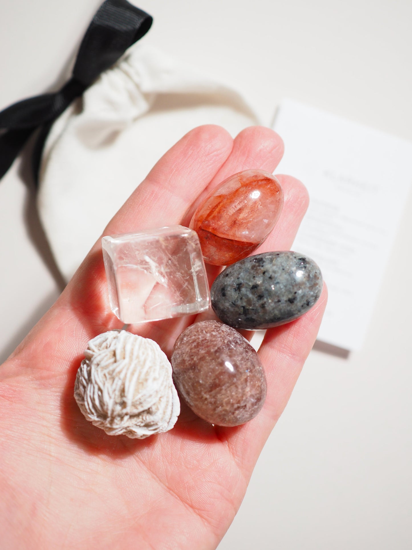 Kristall Set Klarheit . CRYSTAL KIT CLARITY . Sandrose . Bergkristall . Flammender Stein . Erdbeerquarz . Feuerquarz