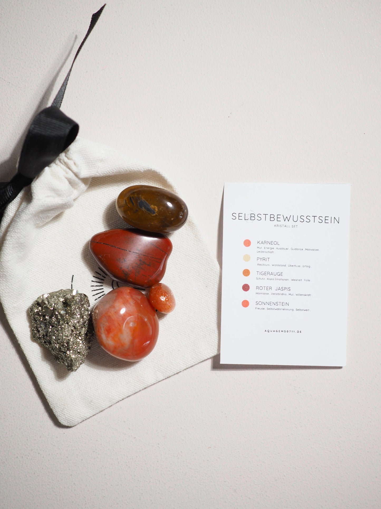 Kristall Kit Selbstbewusstsein . CRYSTAL KIT CONFIDENCE . Karneol . Pyrit . Tigerauge . Roter Jaspis . Sonnenstein