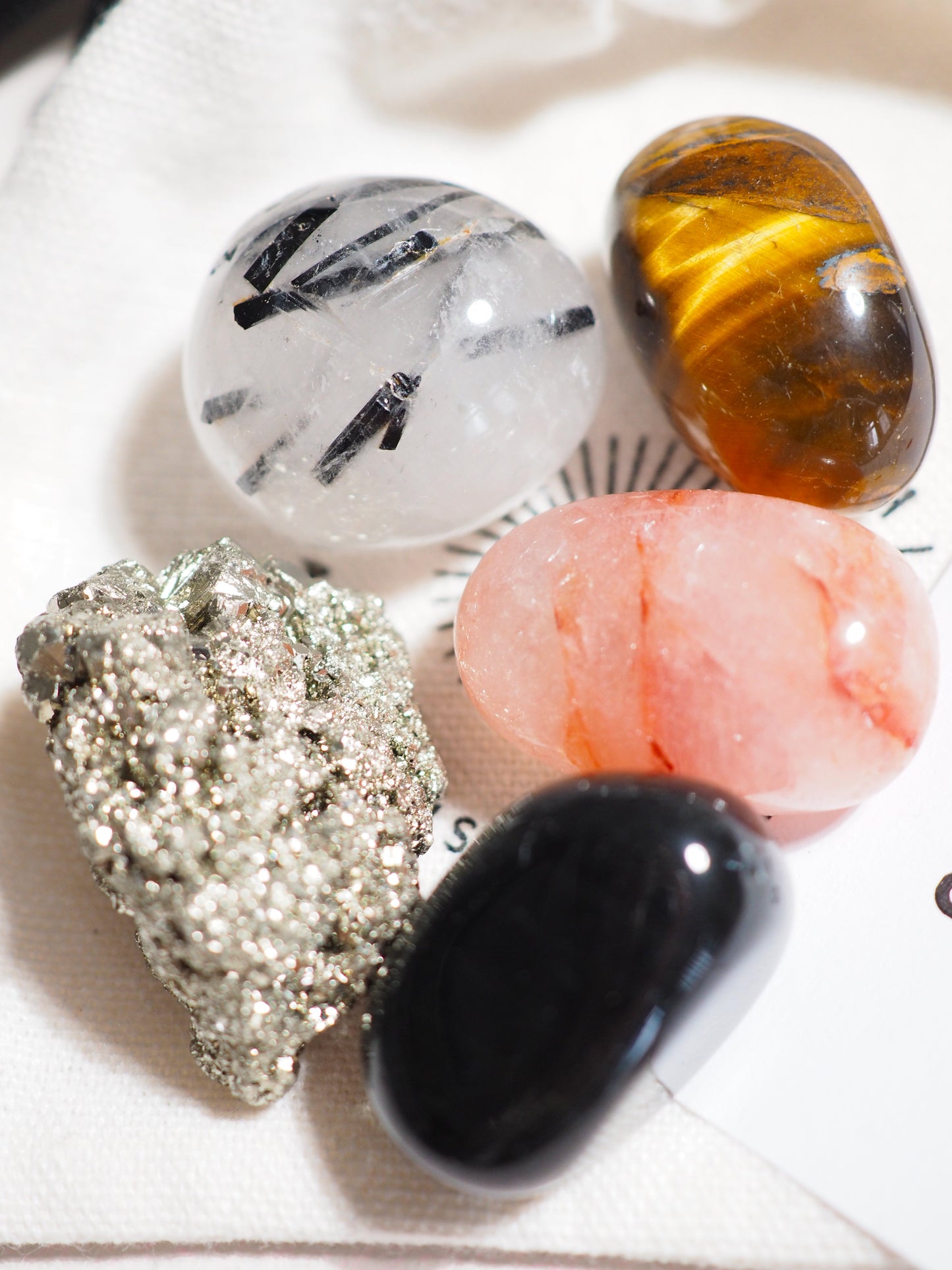 Kristall Set Erdend . CRYSTAL KIT GROUNDING . Feuerquarz . Pyrit . Tigerauge . Obsidian . Turmalin Quarz