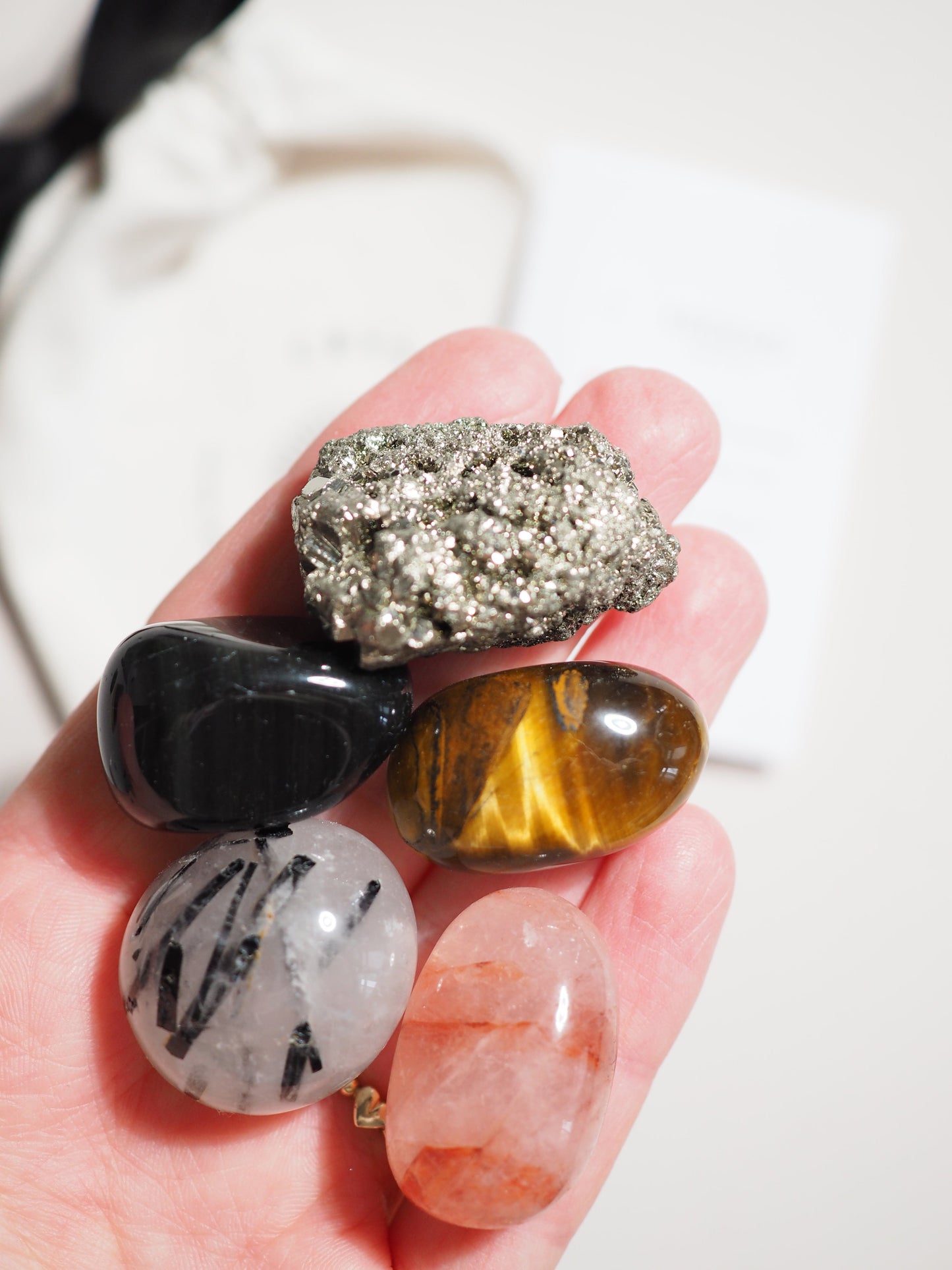 Kristall Set Erdend . CRYSTAL KIT GROUNDING . Feuerquarz . Pyrit . Tigerauge . Obsidian . Turmalin Quarz