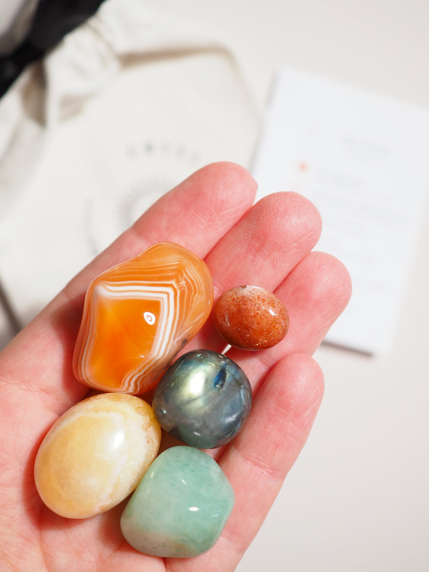 Kristall Set Glück . CRYSTAL KIT GOOD LUCK . Sonnenstein . AngelAura Orangencalcit . Aprikosen Achat . Aventurin. Labradorit