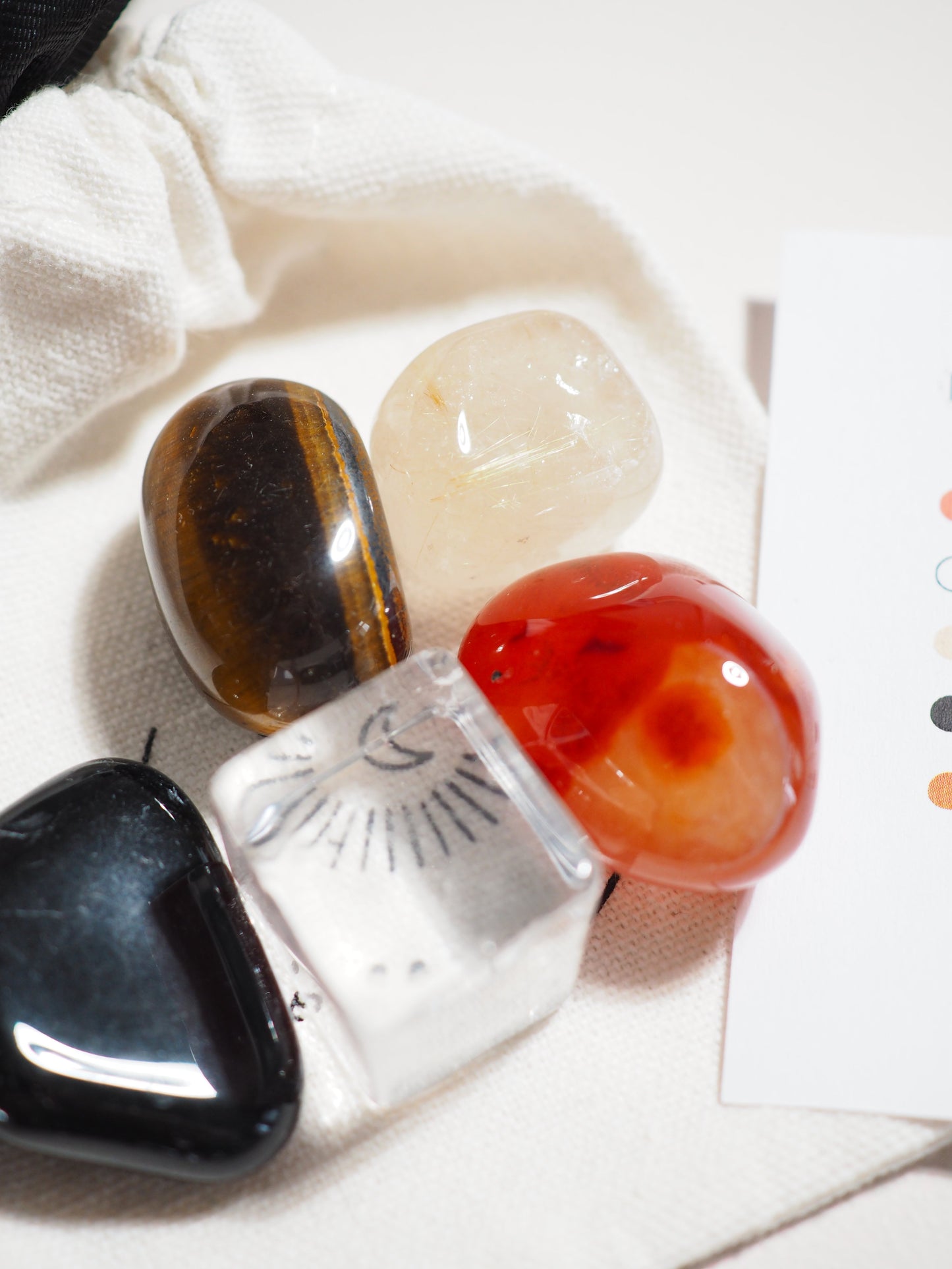Kristall Set . Manifestation CRYSTAL KIT MANIFESTATION . Karneol . Bergkristall . Rutil Quarz . Obsidian . Tigerauge