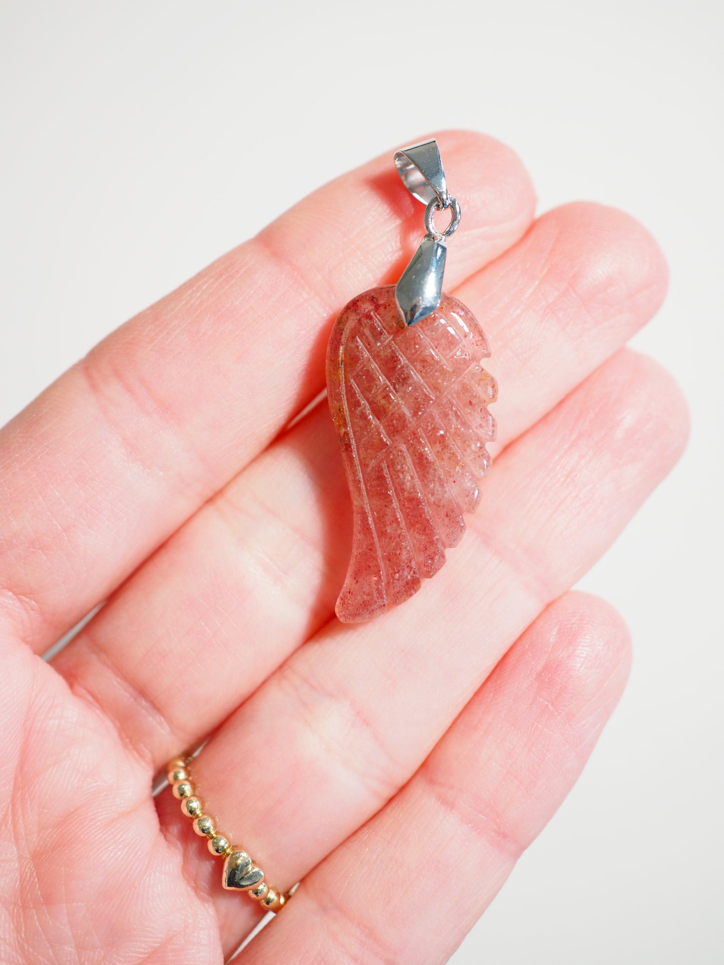 Erdbeer Quarz / Roter Aventurin Engel Flügel Anhänger . Strawberry Quartz / Red Aventurine Angel Wing Pendant - aus Indien
