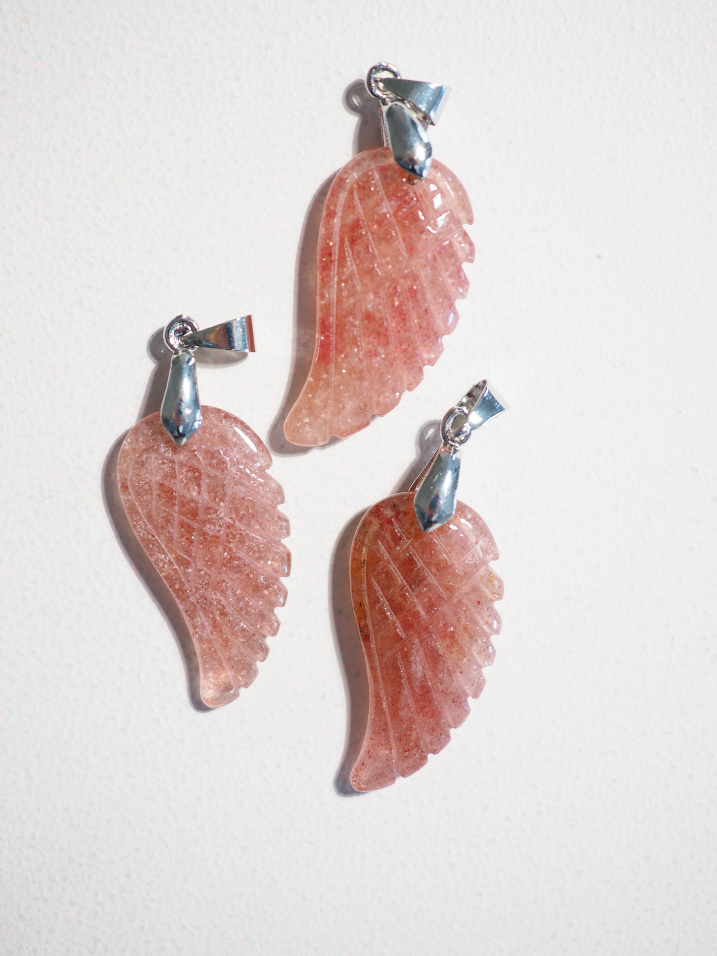 Erdbeer Quarz / Roter Aventurin Engel Flügel Anhänger . Strawberry Quartz / Red Aventurine Angel Wing Pendant - aus Indien