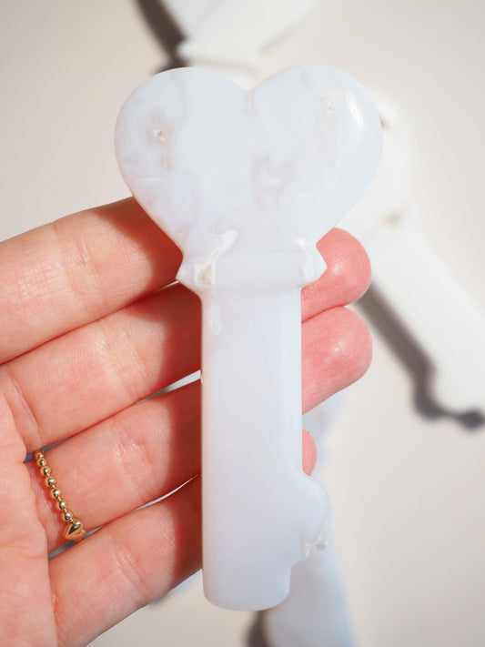 Druzy Weisser Pflaumen Blüten Achat Herz Schlüssel . Druzy White Plum Agate Heart Keyn - aus Indonesien Handcarved HIGH QUALITY