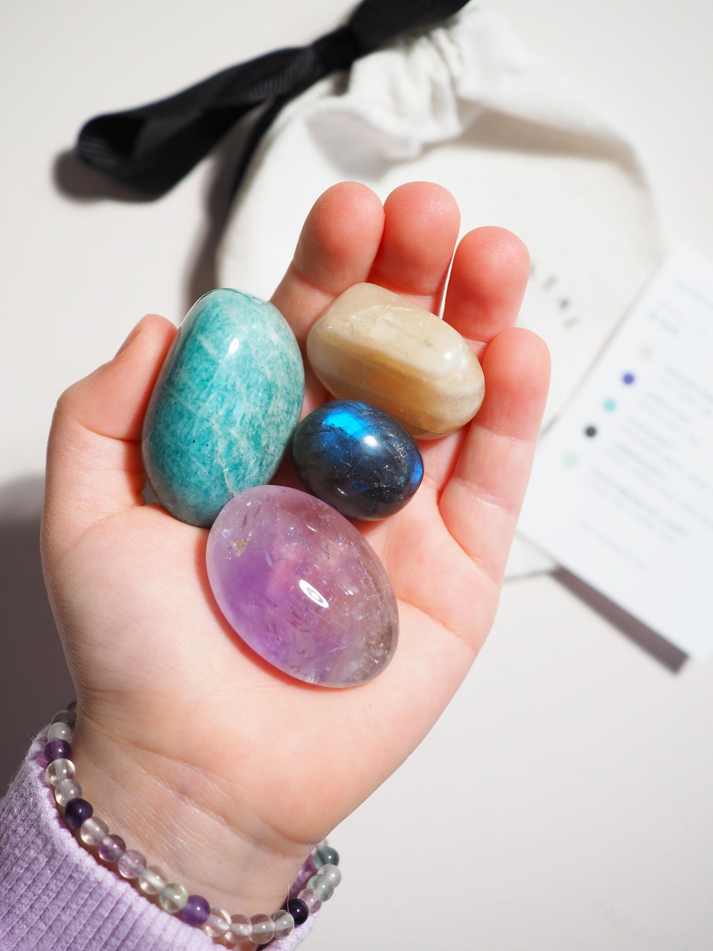 CRYSTAL KIDS Kristall Set Kind . CRYSTAL KIT KIDS . Mondstein . Amethyst . Amazonit . Labradorit Regenbogenfluorit Kugel Armband