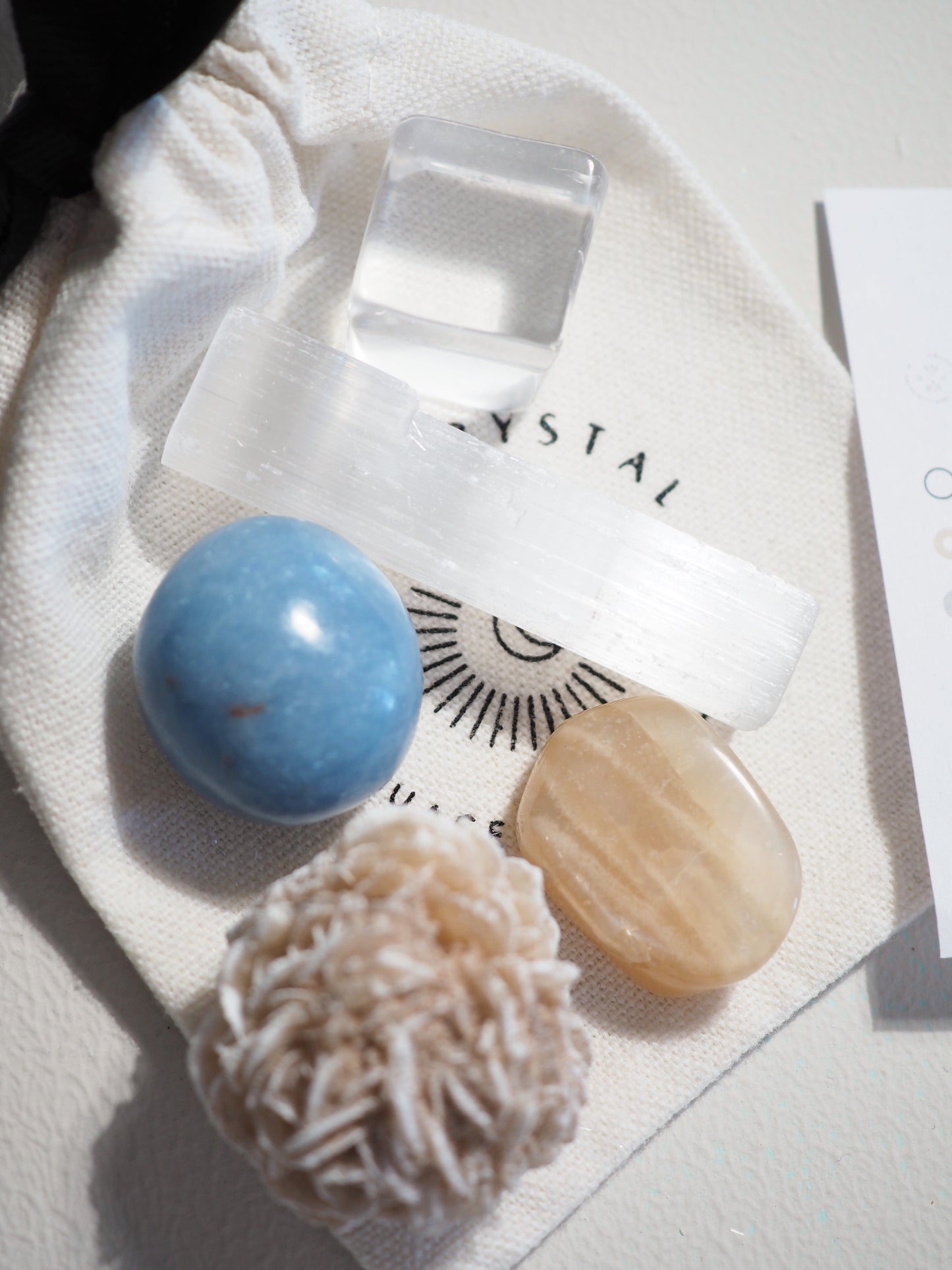 Kristall Set Spirituell . CRYSTAL KIT SPIRITUALITY . Bergkristall . Sandrose .Selenit . Mondstein . Angelite