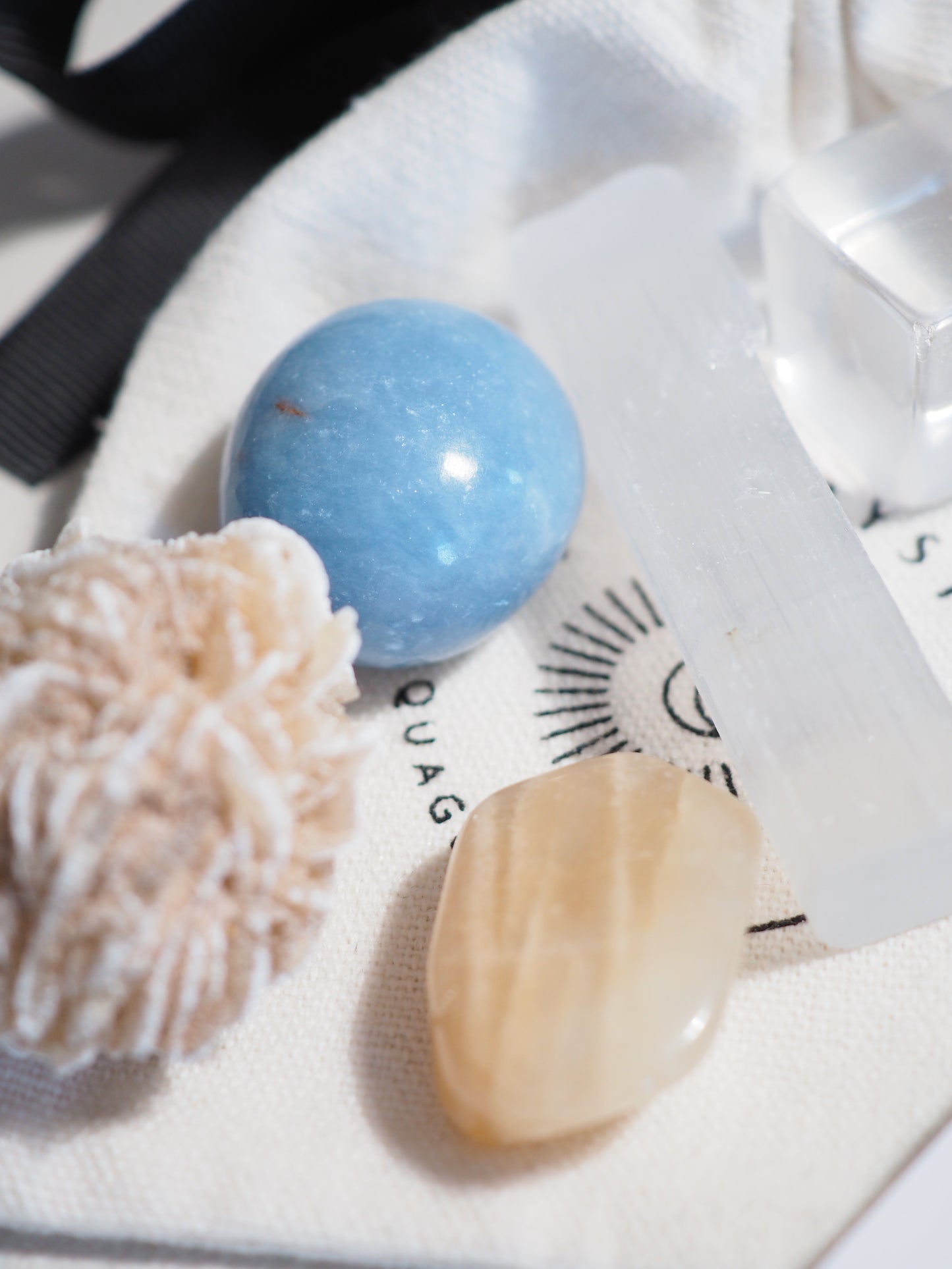 Kristall Set Spirituell . CRYSTAL KIT SPIRITUALITY . Bergkristall . Sandrose .Selenit . Mondstein . Angelite
