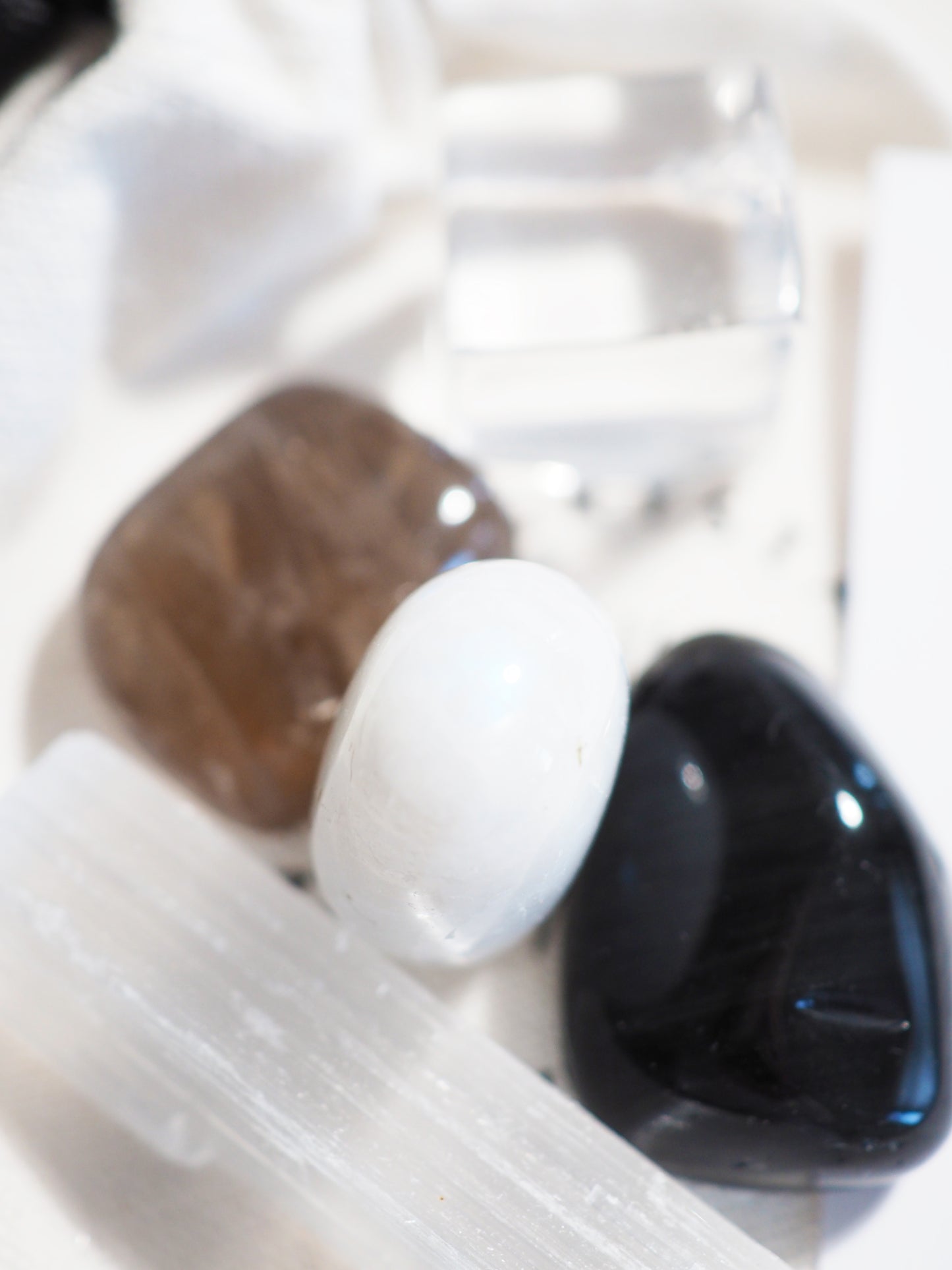 Kristall Set Neu Mond . CRYSTAL KIT NEW MOON . Rauchquarz . Selenit . Regenbogen Mondstein . Obsidian . Bergkristall