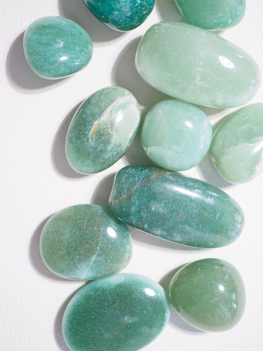 Grüner Aventurin Trommel Stein . Green Aventurine Tumble ca. 2-3cm - aus Indien