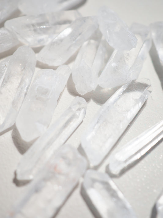 Mini Bergkristall 2-4cm Spitze roh . Mini Clearquartz Point - aus China