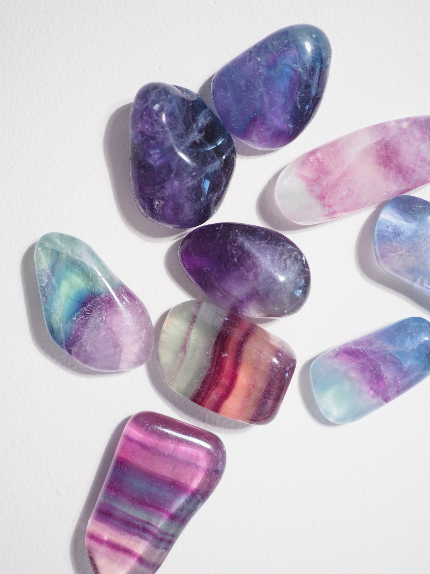 Regenbogen Fluorit Trommelstein . Rainbow Fluorite Tumble ca 2-4 cm - aus China HIGH QUALITY