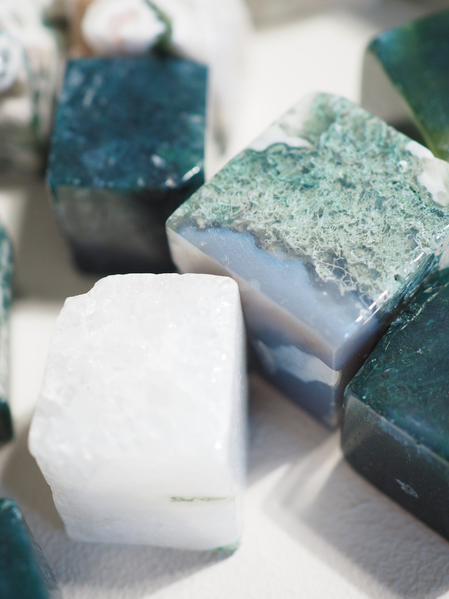 Moos Achat . Baum Achat Würfel . Moss Tree Agate Cube ca. 1.5-2.5cm - aus Indien