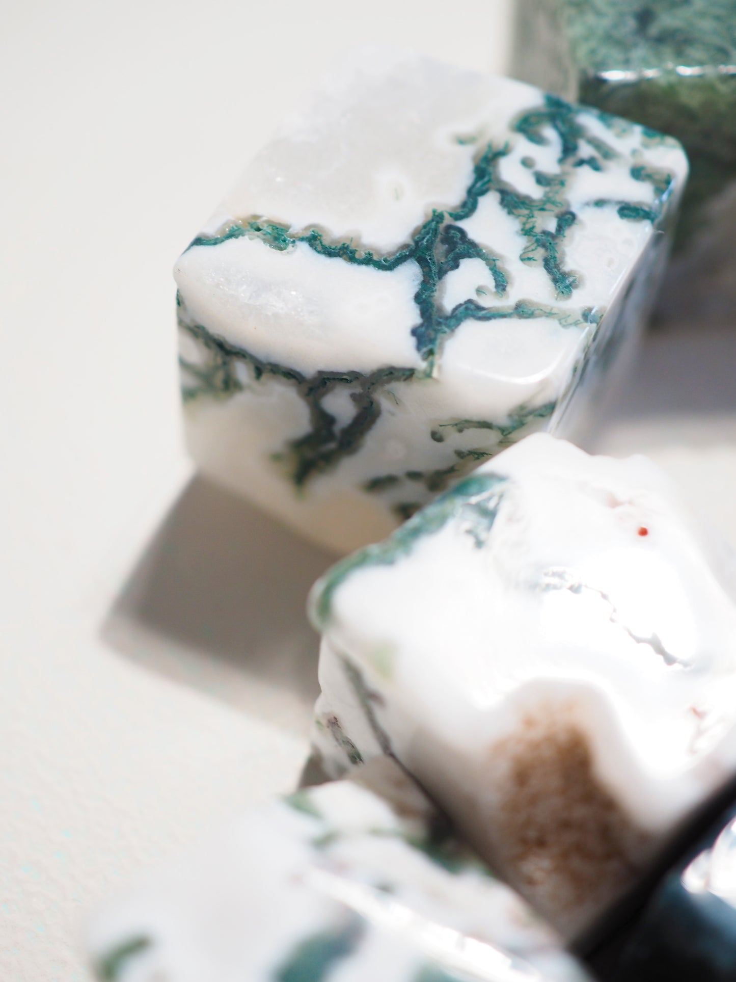 Moos Achat . Baum Achat Würfel . Moss Tree Agate Cube ca. 1.5-2.5cm - aus Indien