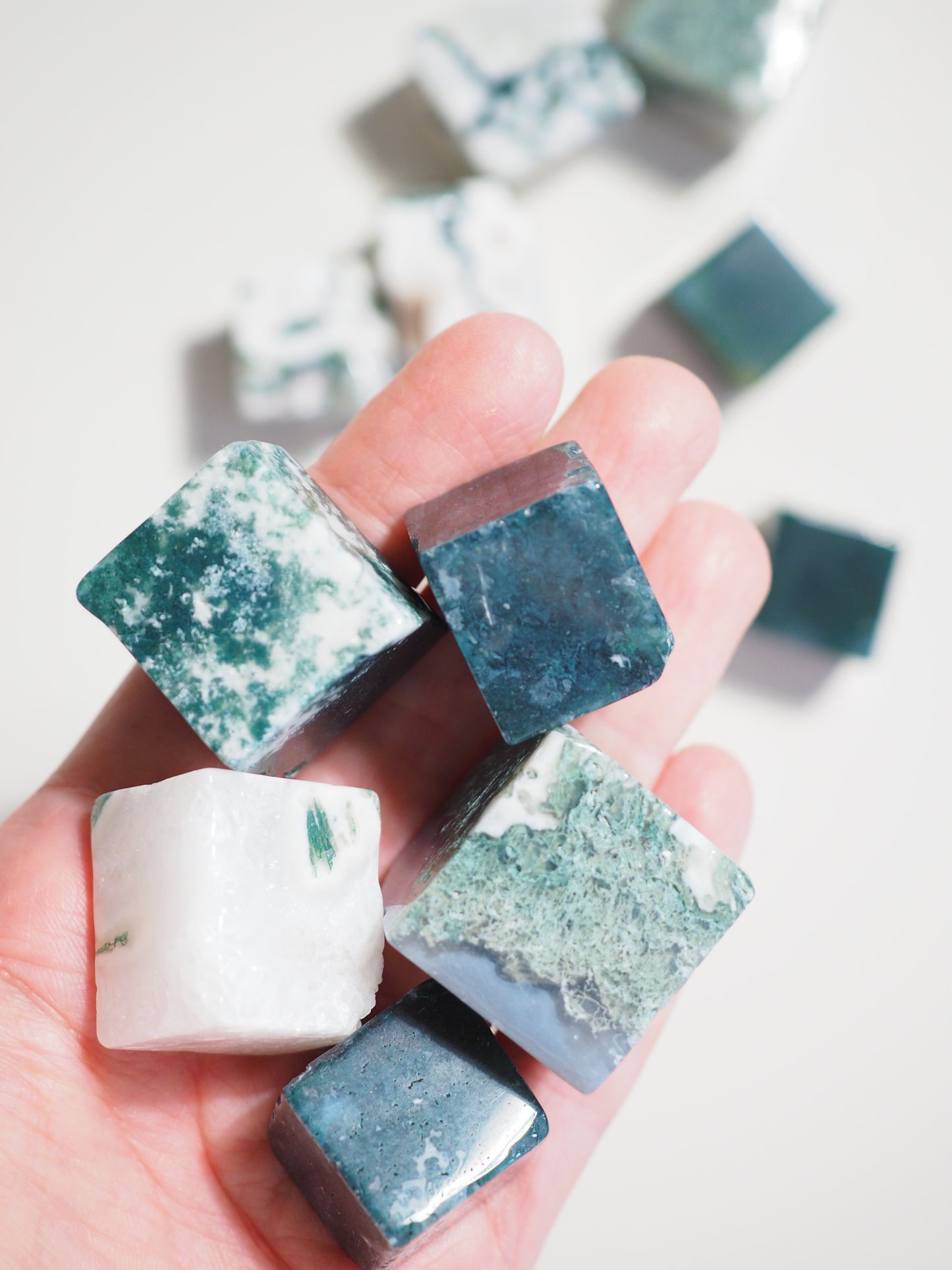 Moos Achat . Baum Achat Würfel . Moss Tree Agate Cube ca. 1.5-2.5cm - aus Indien